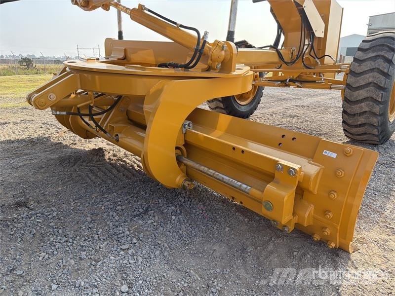 SEM 920F Motoconformadora (Sin Usar) / Motor Grader (U Greideriai