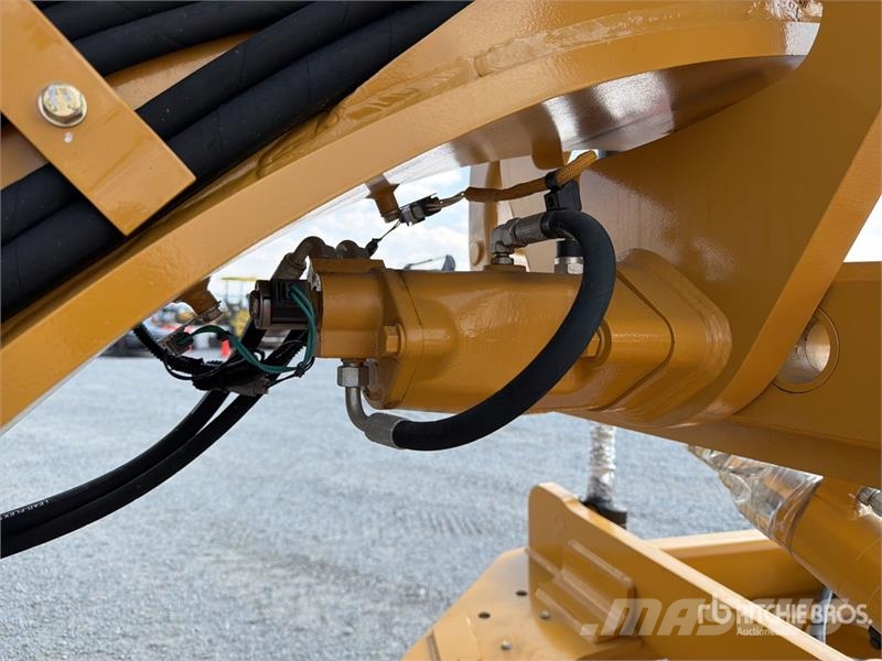 SEM 920F Motoconformadora (Sin Usar) / Motor Grader (U Grejderi