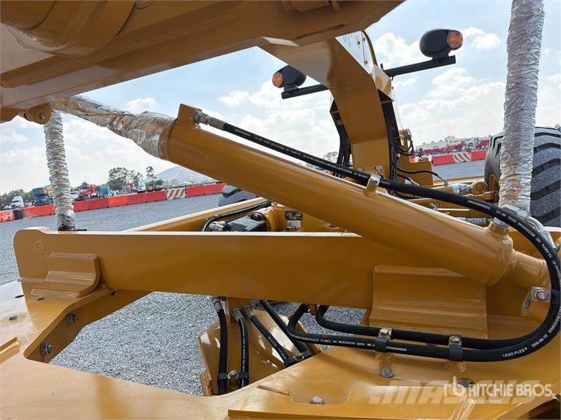 SEM 920F Motoconformadora (Sin Usar) / Motor Grader (U Grejderi