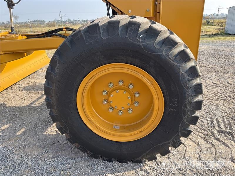 SEM 920F Motoconformadora (Sin Usar) / Motor Grader (U Greideriai