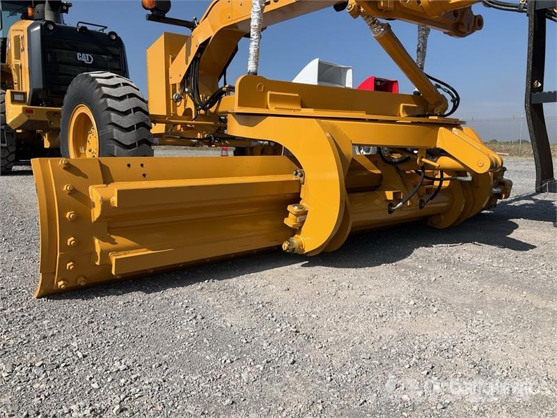 SEM 920F Motoconformadora (Sin Usar) / Motor Grader (U Grader