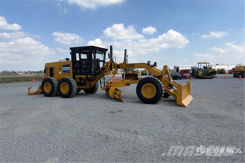 SEM 920F Motoconformadora (Sin Usar) / Motor Grader (U Grejderi