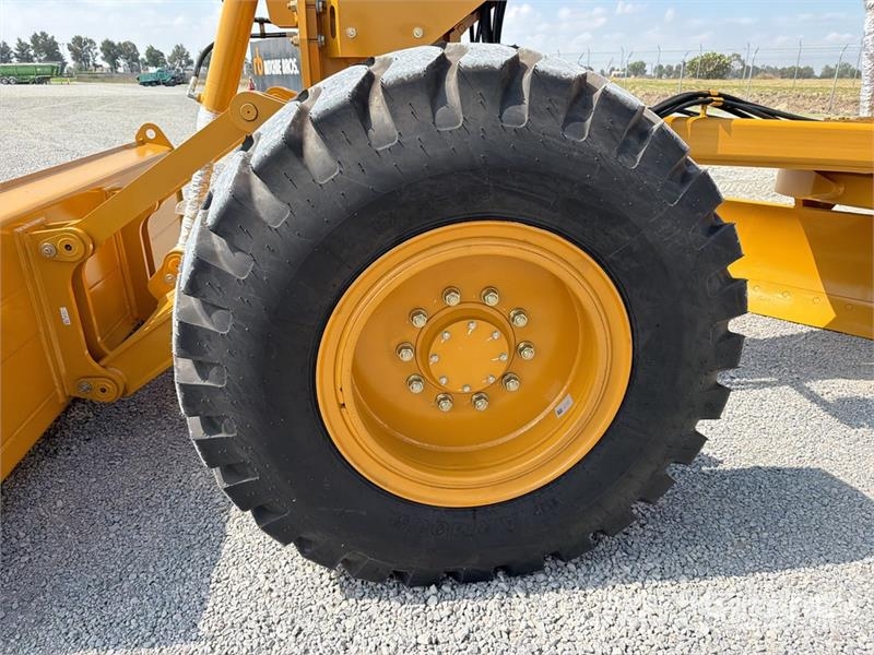 SEM 920F Motoconformadora (Sin Usar) / Motor Grader (U Grejderi