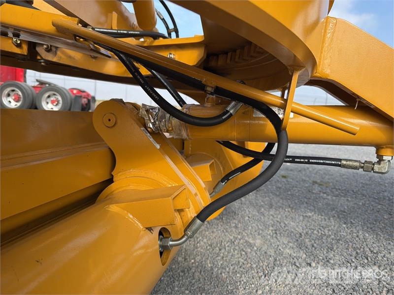 SEM 922F Motoconformadora (Sin Usar) / Motor Grader (U Grejdery