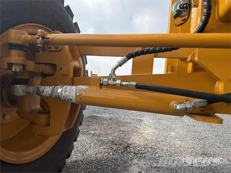SEM 922F Motoconformadora (Sin Usar) / Motor Grader (U Grejdery