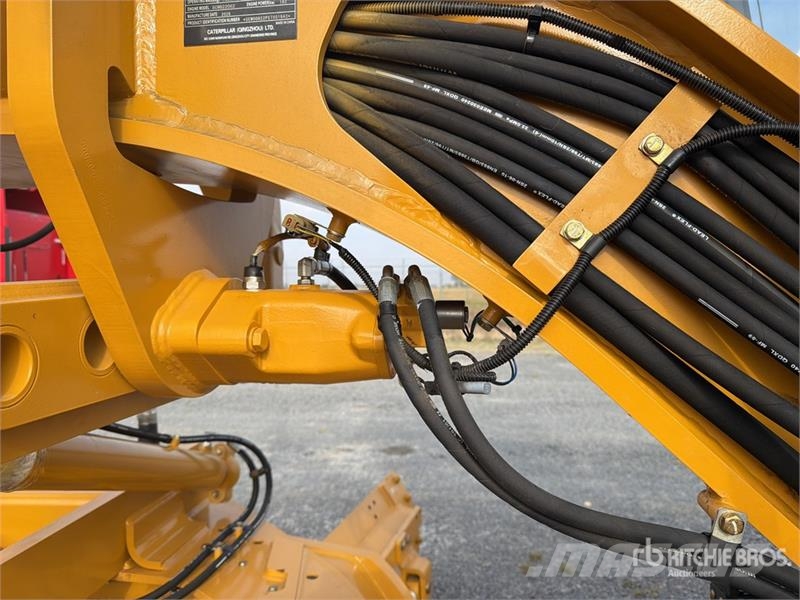 SEM 922F Motoconformadora (Sin Usar) / Motor Grader (U Grejdery