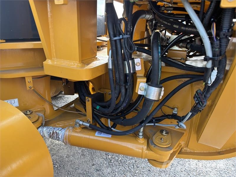 SEM 922F Motoconformadora (Sin Usar) / Motor Grader (U Grejdery