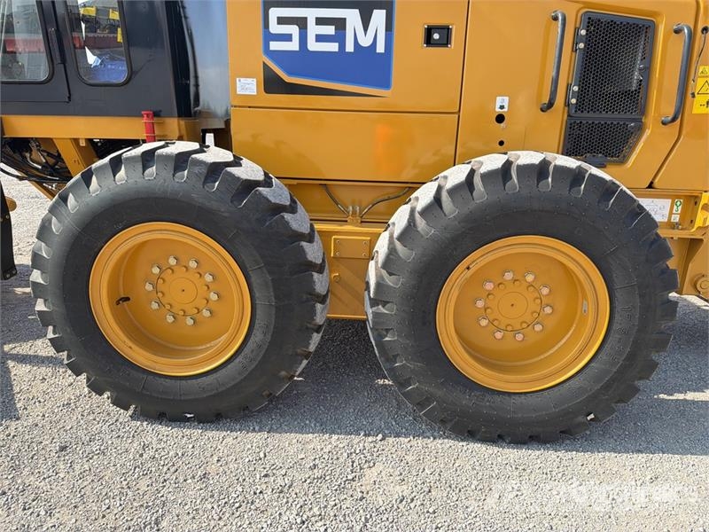 SEM 922F Motoconformadora (Sin Usar) / Motor Grader (U Grejdery