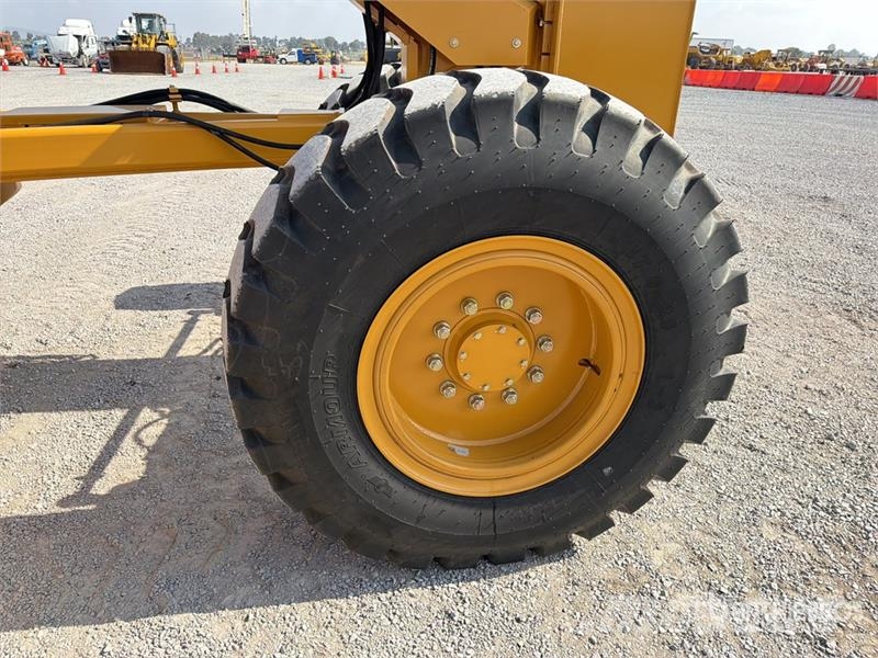 SEM 922F Motoconformadora (Sin Usar) / Motor Grader (U Grejdery