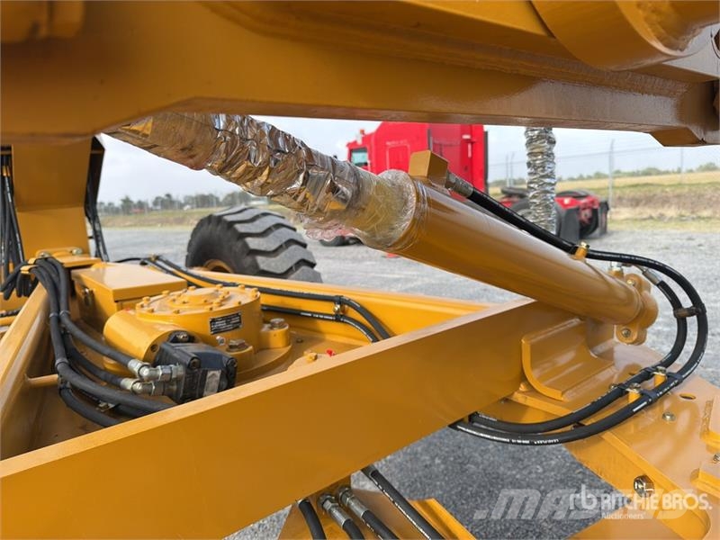 SEM 922F Motoconformadora (Sin Usar) / Motor Grader (U Grejdery