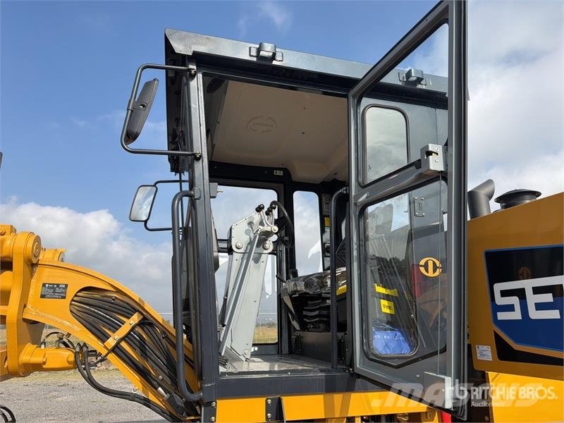SEM 922F Motoconformadora (Sin Usar) / Motor Grader (U Grejdery