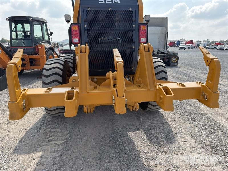 SEM 922F Motoconformadora (Sin Usar) / Motor Grader (U Grejdery