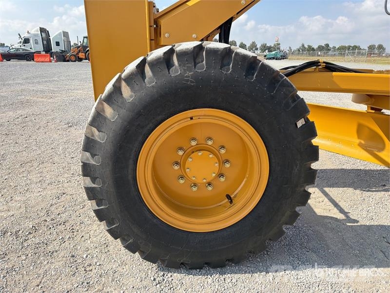 SEM 922F Motoconformadora (Sin Usar) / Motor Grader (U Grejdery