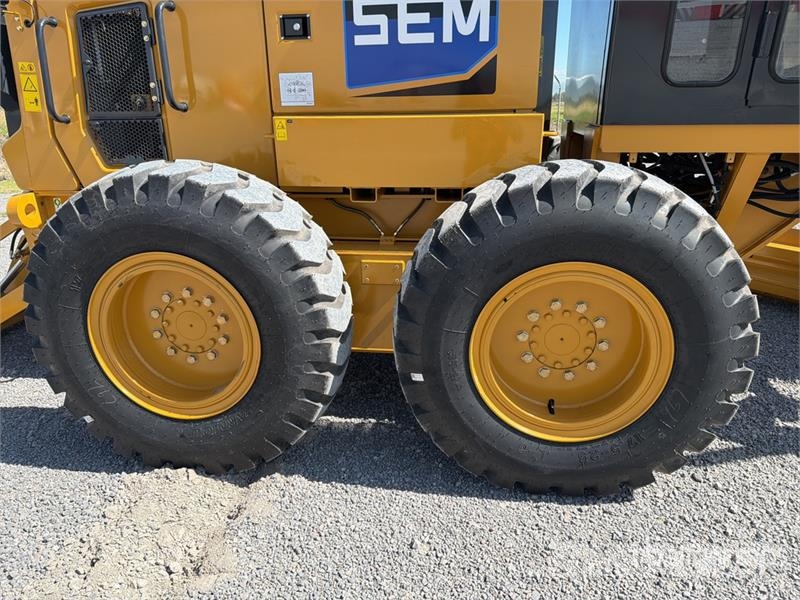 SEM 922F Motoconformadora (Sin Usar) / Motor Grader (U Równiarki