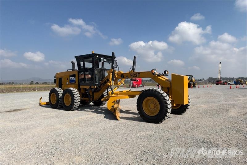 SEM 922F Motoconformadora (Sin Usar) / Motor Grader (U Grejdery