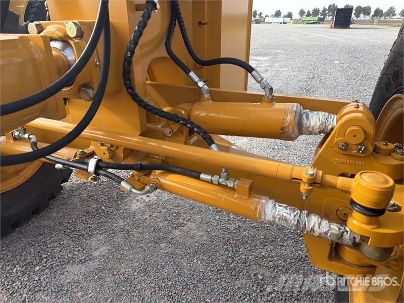 SEM 922F Motoconformadora (Sin Usar) / Motor Grader (U Grejdery