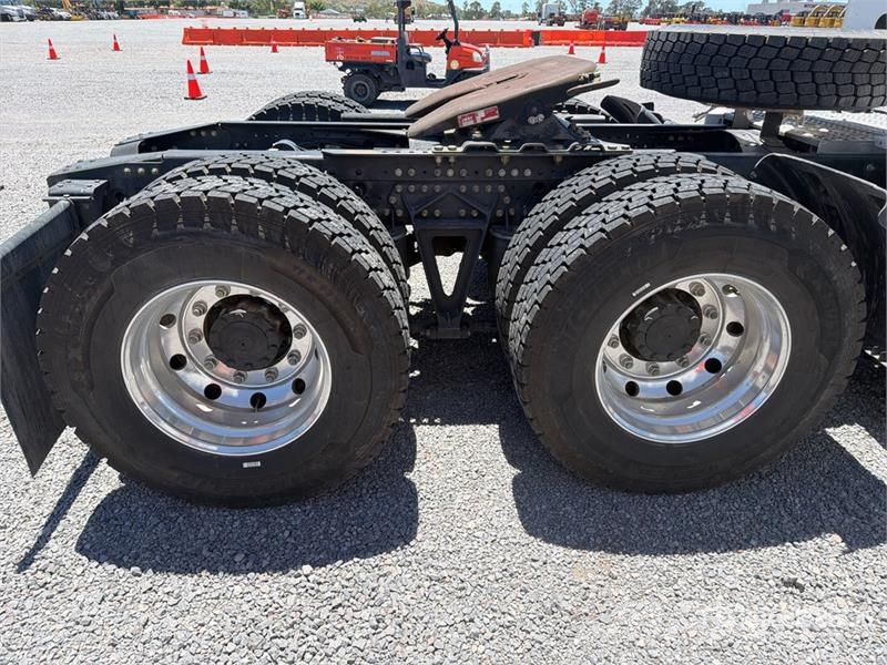 Shacman X3000 وحدات الجر