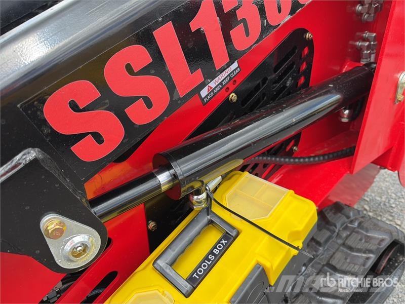  SSL1300 Mini Minicargador (Sin Usar) / Mini Compac Lietoti riteņu kompaktiekrāvēji