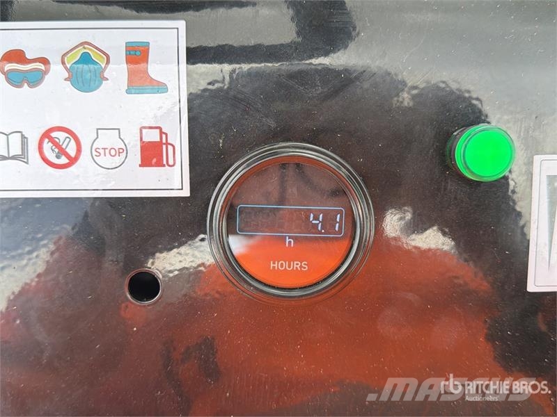  SSL1300 Mini Minicargador (Sin Usar) / Mini Compac لوادر انزلاقية التوجيه