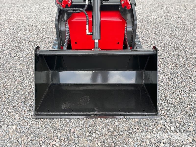  SSL1300 Mini Minicargador (Sin Usar) / Mini Compac لوادر انزلاقية التوجيه