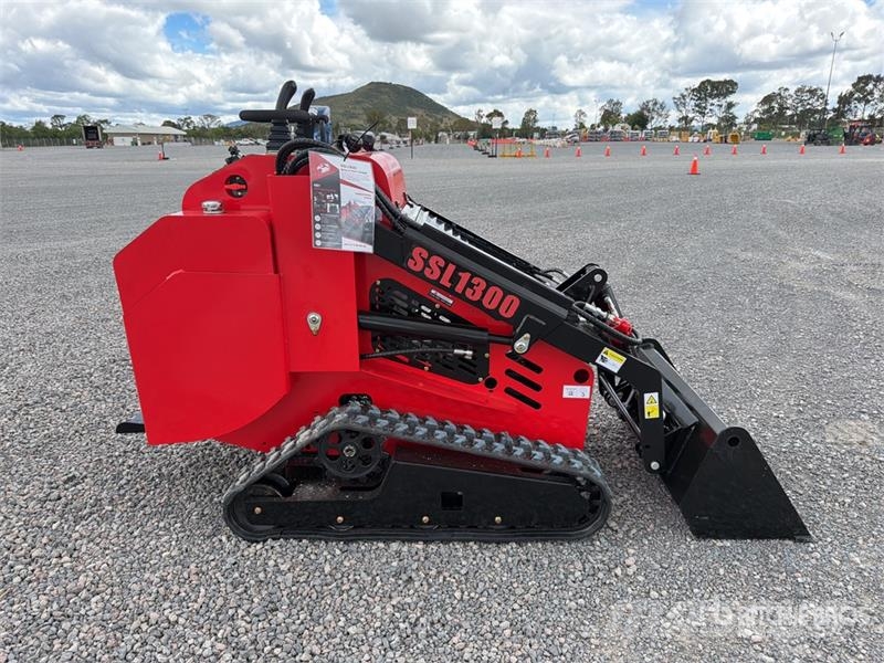  SSL1300 Mini Minicargador (Sin Usar) / Mini Compac لوادر انزلاقية التوجيه