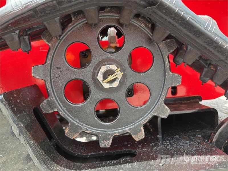  SSL1300-RED Mini Minicargador (Sin Usar) / Mini Co لوادر انزلاقية التوجيه