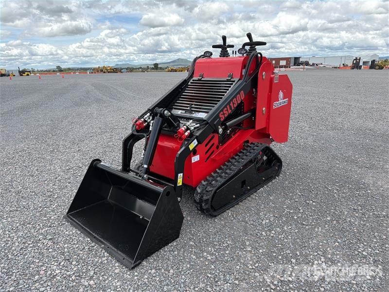  SSL1300-RED Mini Minicargador (Sin Usar) / Mini Co لوادر انزلاقية التوجيه