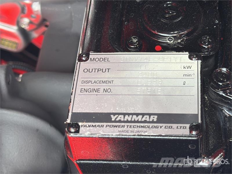  SSL1300-RED Mini Minicargador (Sin Usar) / Mini Co لوادر انزلاقية التوجيه