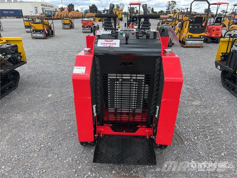  SSL1300-RED Mini Minicargador (Sin Usar) / Mini Co لوادر انزلاقية التوجيه