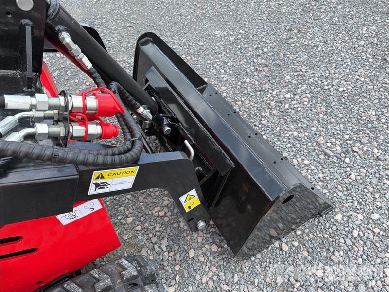  SSL1300-RED Mini Minicargador (Sin Usar) / Mini Co لوادر انزلاقية التوجيه