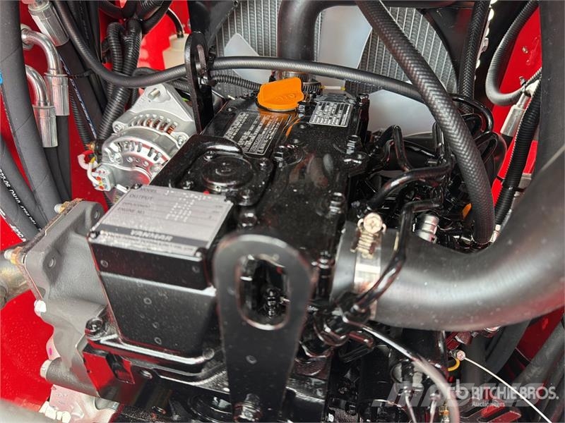  SSL1300-RED Mini Minicargador (Sin Usar) / Mini Co لوادر انزلاقية التوجيه