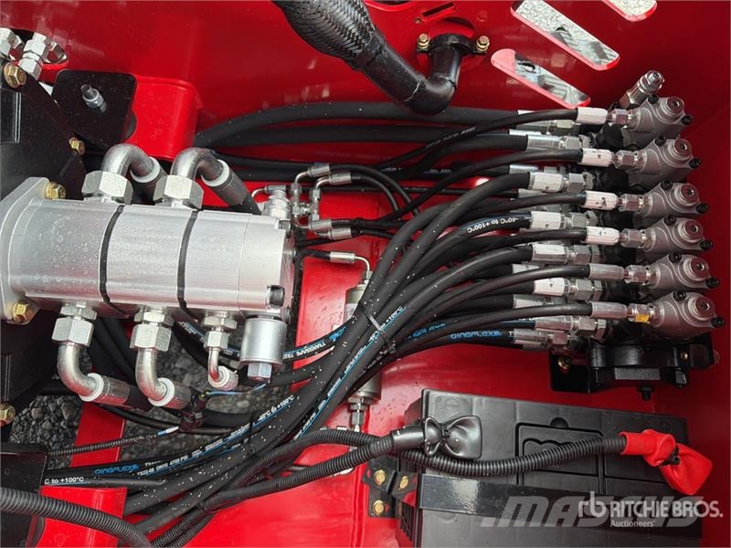  SSL1300-RED Mini Minicargador (Sin Usar) / Mini Co لوادر انزلاقية التوجيه
