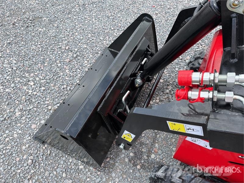  SSL1300-RED Mini Minicargador (Sin Usar) / Mini Co لوادر انزلاقية التوجيه