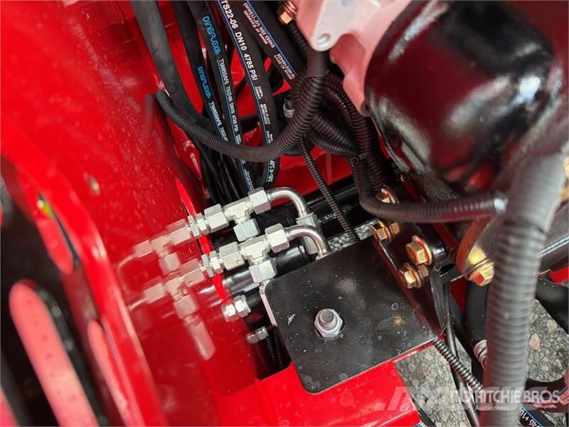  SSL1300-RED Mini Minicargador (Sin Usar) / Mini Co لوادر انزلاقية التوجيه
