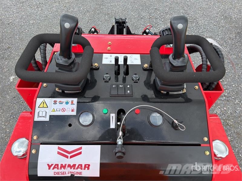  SSL1300-RED Mini Minicargador (Sin Usar) / Mini Co لوادر انزلاقية التوجيه
