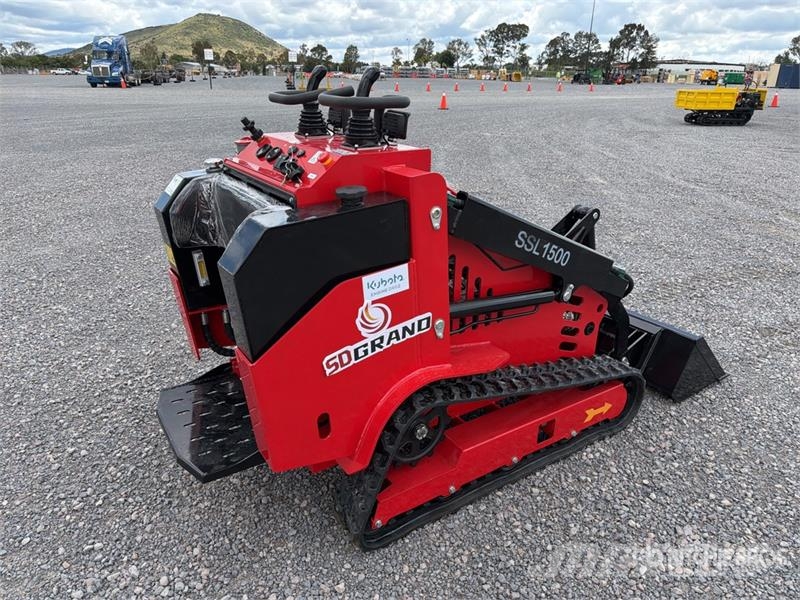  SSL1500-RED Mini Minicargador (Sin Usar) / Mini Co لوادر انزلاقية التوجيه