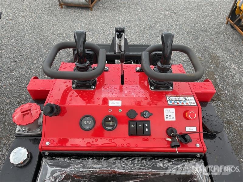  SSL1500-RED Mini Minicargador (Sin Usar) / Mini Co لوادر انزلاقية التوجيه