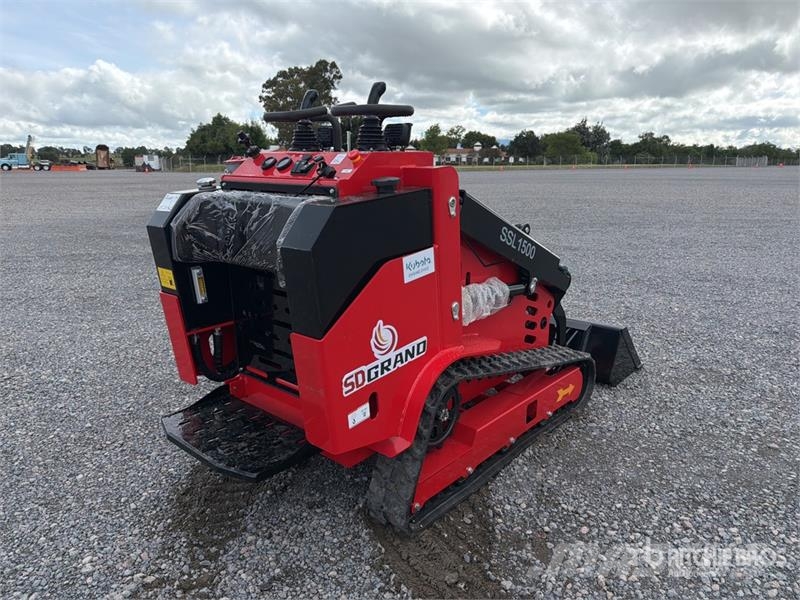  SSL1500-RED Mini Minicargador (Sin Usar) / Mini Co لوادر انزلاقية التوجيه
