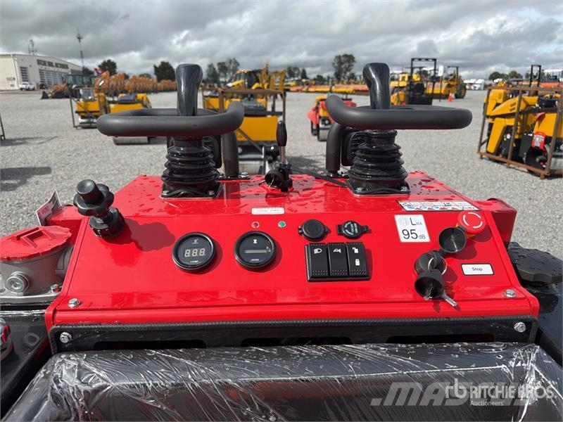  SSL1500-RED Mini Minicargador (Sin Usar) / Mini Co لوادر انزلاقية التوجيه