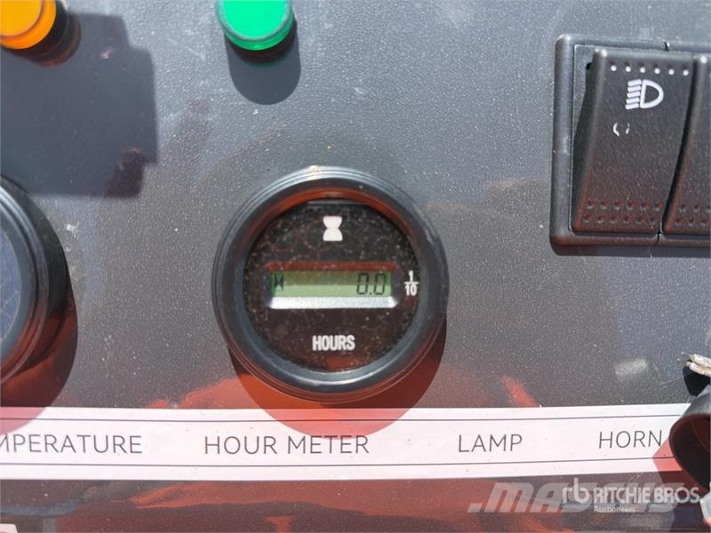 SSL60 Mini Minicargador (Sin Usar) / Mini Compact لوادر انزلاقية التوجيه