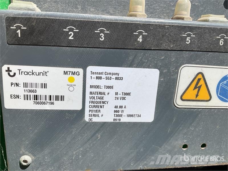Tennant T300 Walk-Behind Electric Limpiadora de Pisos / Fl Egyéb betakarító felszerelések