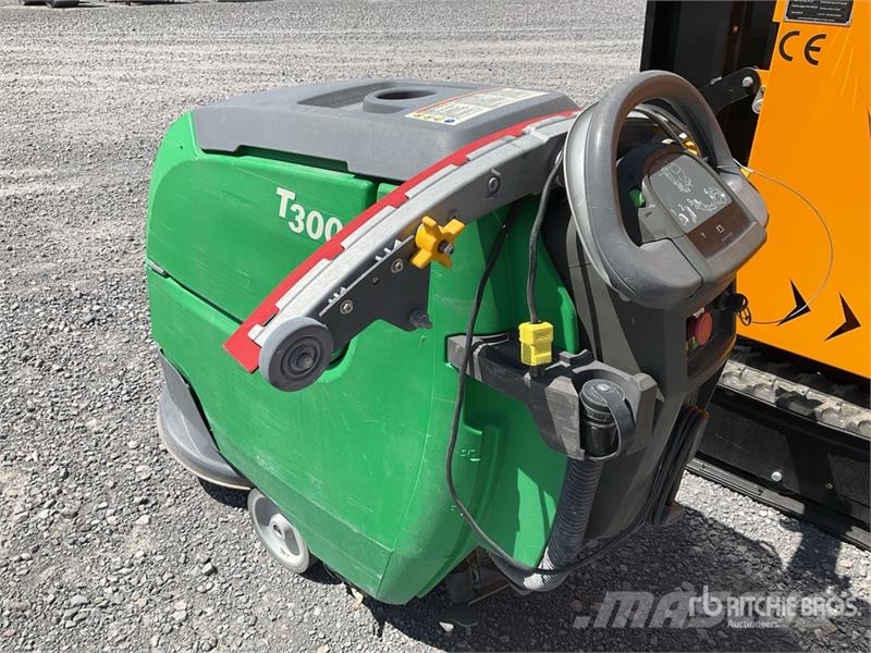 Tennant T300 Walk-Behind Electric Limpiadora de Pisos / Fl Egyéb betakarító felszerelések