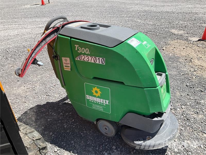 Tennant T300 Walk-Behind Electric Limpiadora de Pisos / Fl Egyéb betakarító felszerelések