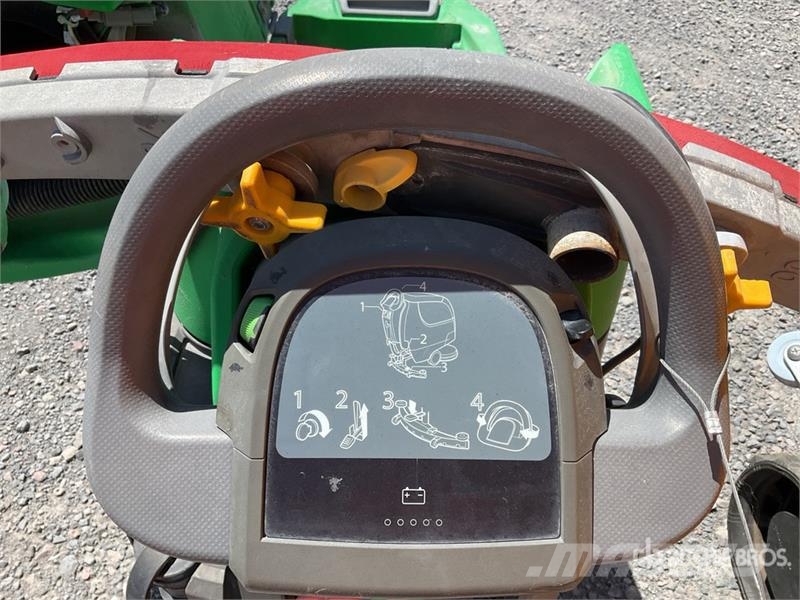Tennant T300 Walk-Behind Electric Limpiadora de Pisos / Fl Egyéb betakarító felszerelések