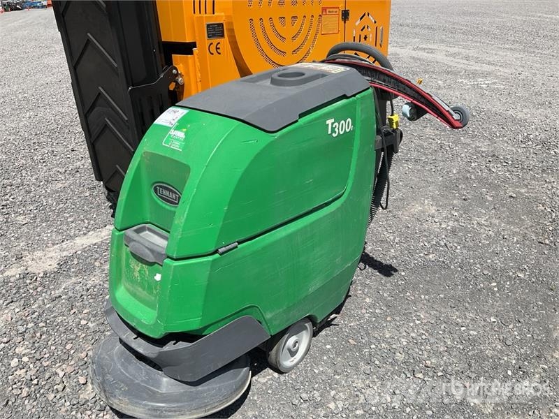 Tennant T300 Walk-Behind Electric Limpiadora de Pisos / Fl Egyéb betakarító felszerelések