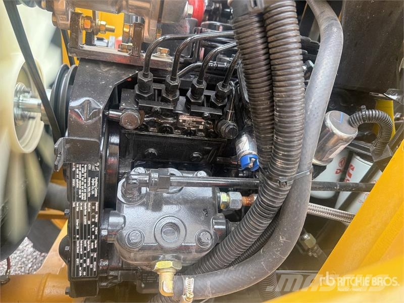 Terramax WZ388-F 4x4 Retroexcavadora (Sin Usar) / Utovarni rovokopači