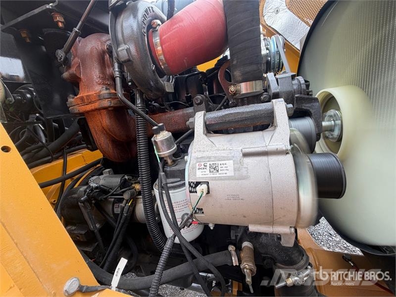 Terramax WZ388-F 4x4 Retroexcavadora (Sin Usar) / Utovarni rovokopači