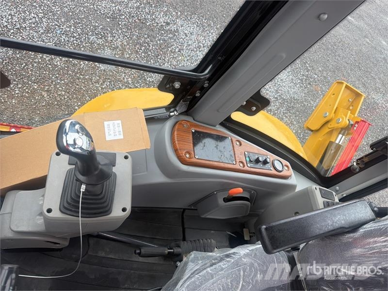 Terramax WZ388-F 4x4 Retroexcavadora (Sin Usar) / Utovarni rovokopači