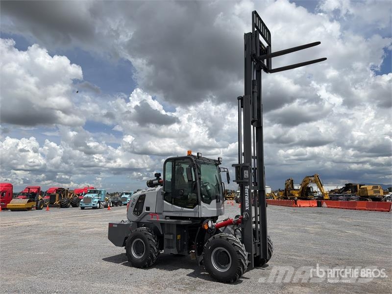 Terramax ZY-35A 7700 lb 4x4 Montacargas Todo Terre Tereptargonca