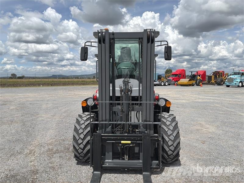 Terramax ZY-35A 7700 lb 4x4 Montacargas Todo Terre Tereptargonca